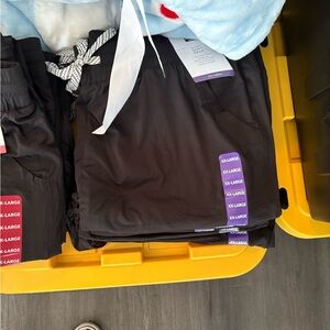 New.  2 for $10 classic Joggers
Pick green blue or black XXL